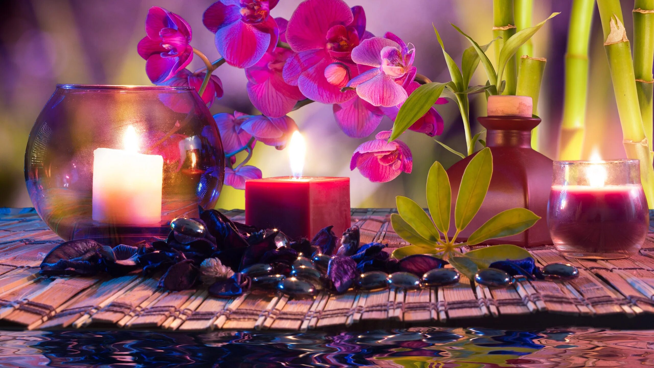 Цветы и свечи. Красивые свечи. Цветы вечером. Свеча орхидеи.