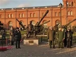 Создать мем "музей артиллерии в санкт-петербурге дворик, военно исторический муз