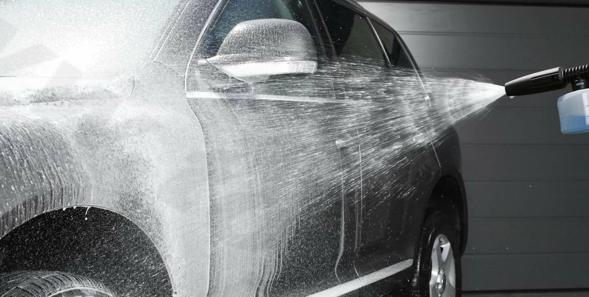 Автомойка вода пена. Бесконтактная мойка авто. Машина в пене. Автомойка вода пена. Бесконтактная мойка.