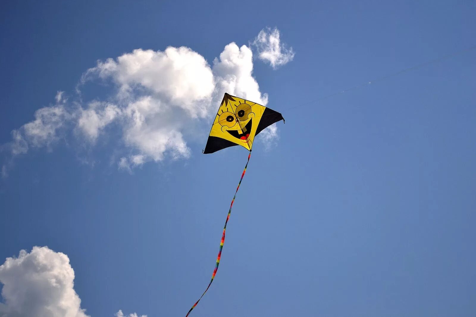 Воздушные змеи. Бумажный змей. Всемирный день воздушных змеев (World Kite Day). Запуск воздушных змеев. Песня запуская бумажного змея