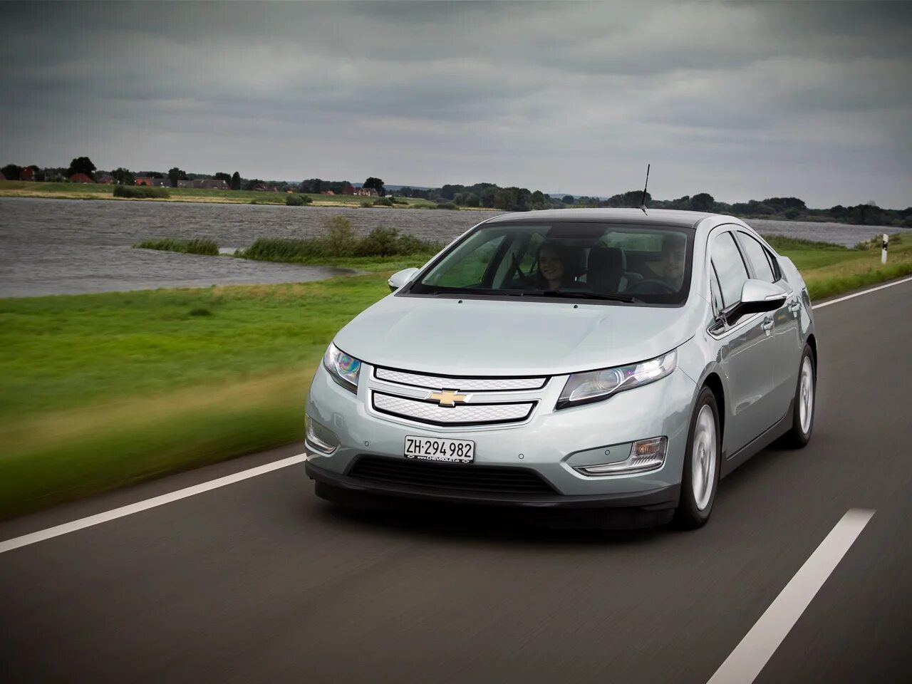 Шевроле гибрид. Шевроле Volt. Chevrolet Volt 1. Шевроле вольт 2.