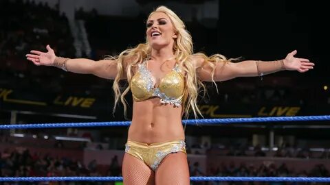 Amanda Saccomanno (Mandy Rose) .