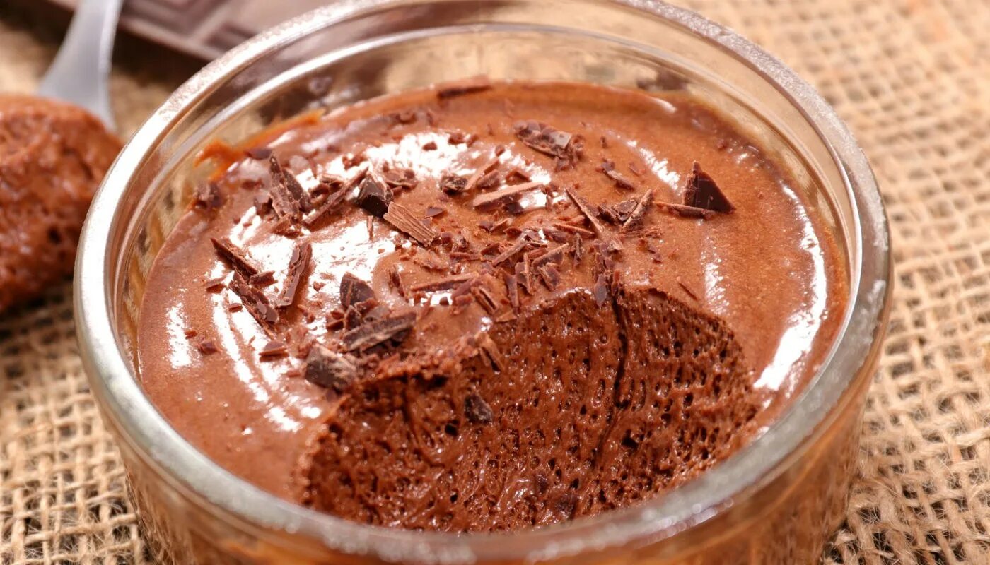 Шоколадный мусс шантильи. Шоколадно творожный мусс. Десерты с какао. Шоколадный мусс из какао.