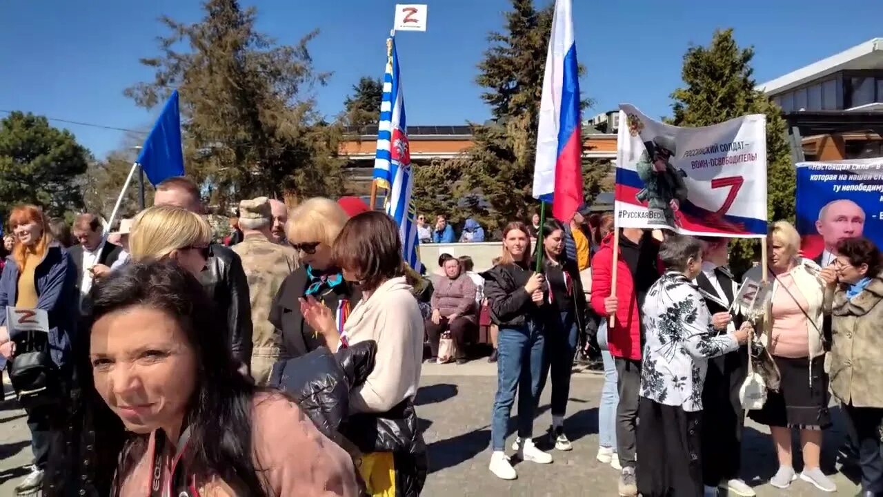 Митинг в Симферополе сегодня. Митинг 7 апреля. Жители Симферополя на митинге. Митинг в Симферополе 2022. Митинг в симферополе