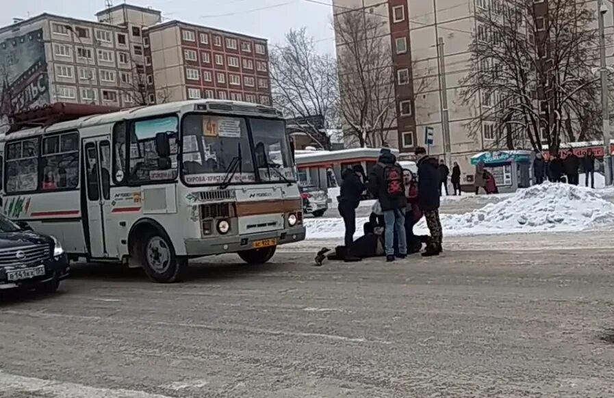 10 автобус кемерово. Автобусы Кемерово Сибдепо. Водитель маршрутки Кемерово. Автобус 102 топки Кемерово. Водитель автобуса Кемерово.