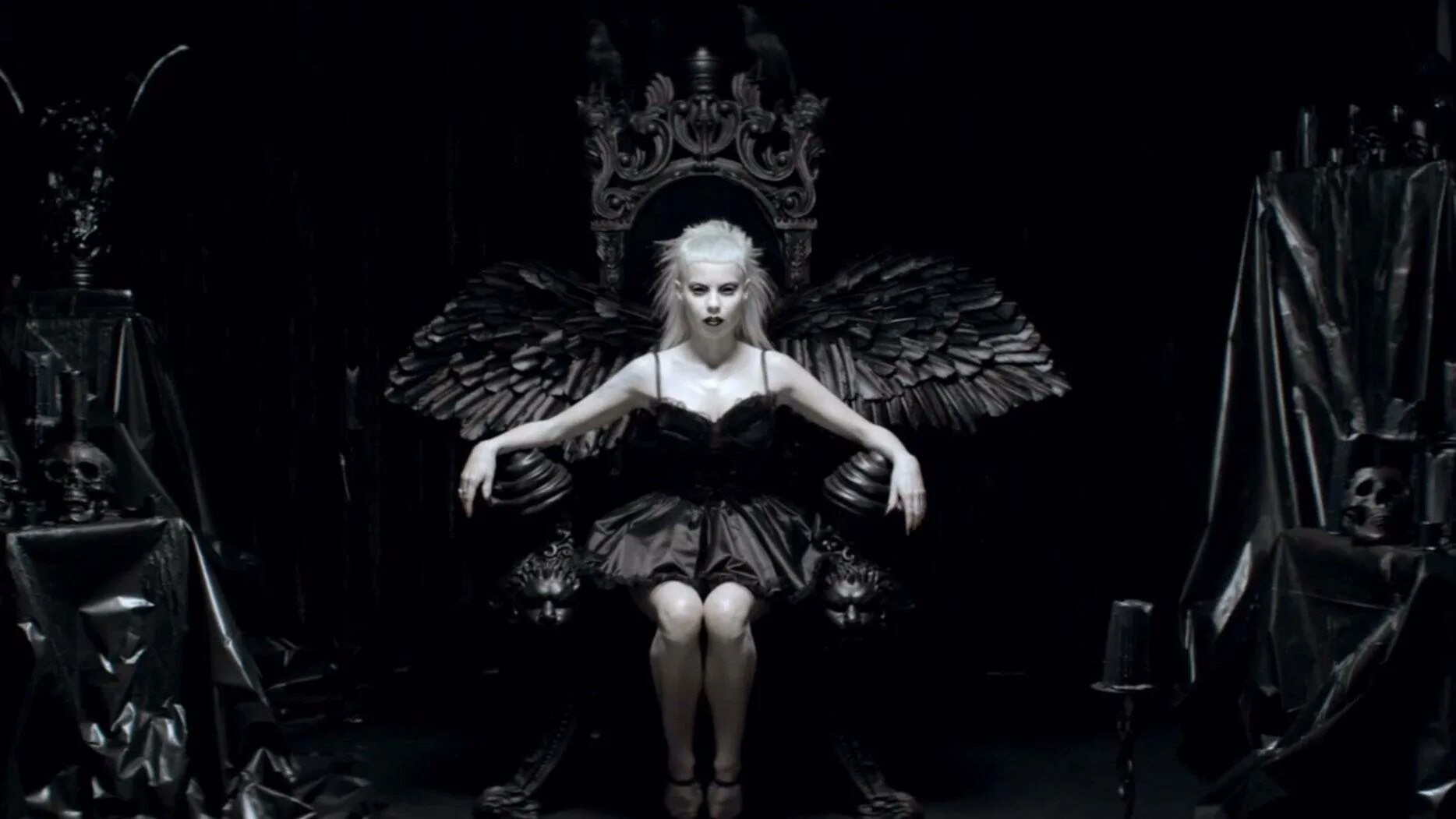 Группа die antwoord сейчас. Ugly boy. Die antwoord ugly boy кара делевинь. Свитшоты ugly. Die antwoord йоланди фиссер.