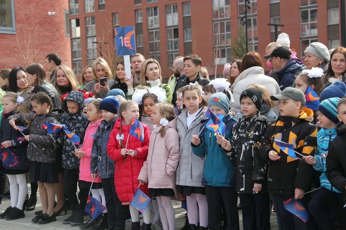 Новосибирск 5 мая. Школа 220 Новосибирск. Школа 220 Заречный. Школа Октябрьский район. Школа 216 Новосибирск.