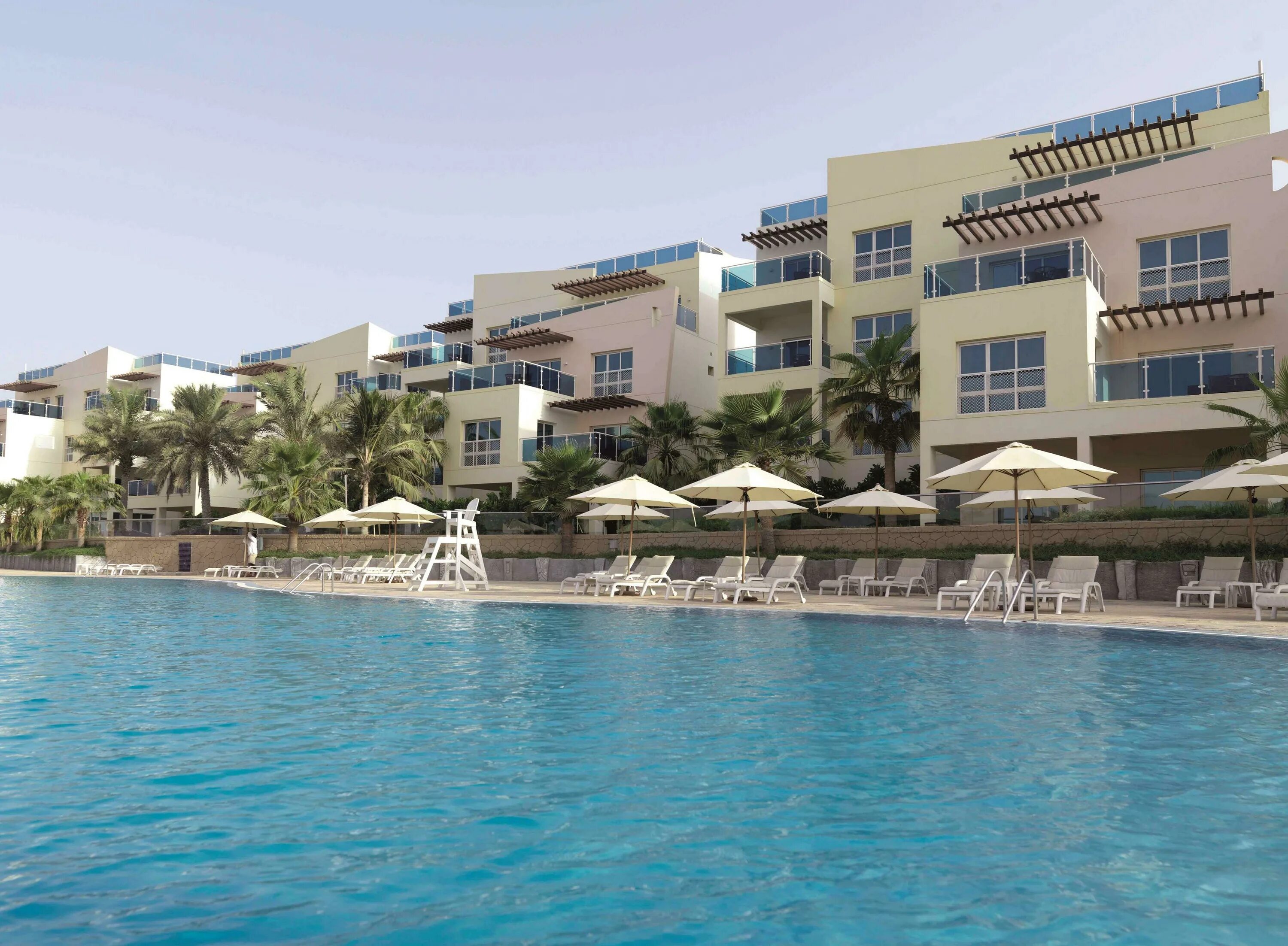 Radisson blu фуджейра. Отель Radisson Blu Fujairah Resort 5*. Рэдиссон Блю Резорт ОАЭ Фуджейра. Рэдиссон Блю Фуджейра 5. The Radisson Blu Resort Fujairah 5 ОАЭ Фуджейра.