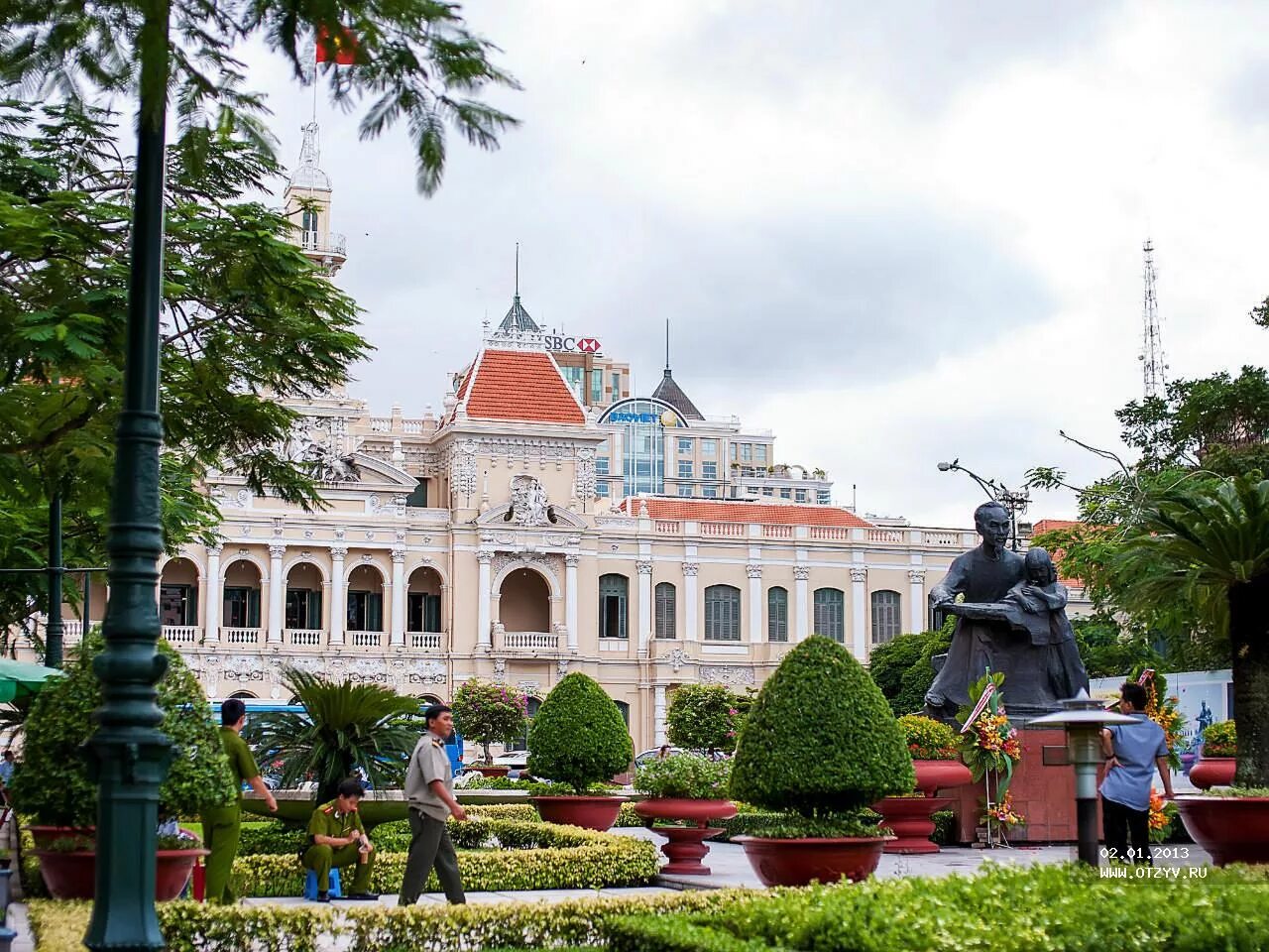 Хошимин самостоятельно. Вьетнам, сайгон, хошимин. Сайгон хошимин. Хошимин центральная площадь. Хошимин лидер.