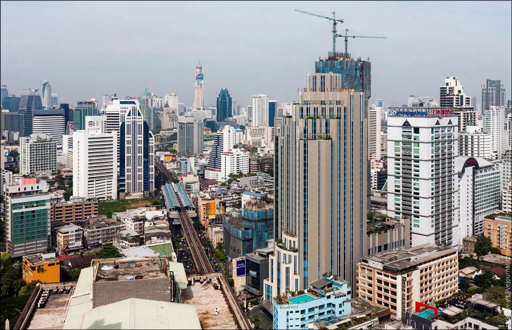 Крыши бангкока. Центр Бангкока. Бангкок улица с небоскребами. Столица Тайланда. Бангкок столица.