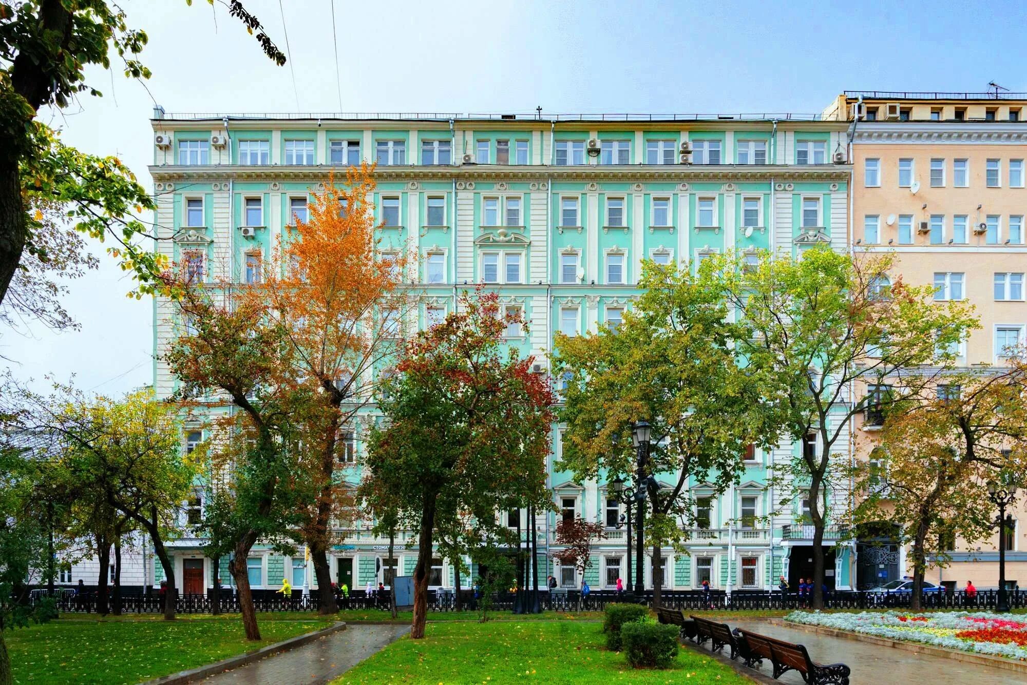 Тверской бульвар бульварное кольцо. Тверской бульвар. Пуговкин тверской бульвар. Тверской б р. Тверская.