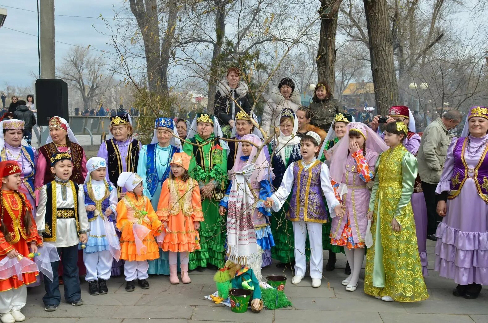 Навруз это мусульманский. Национальный праздник Навруз. Науруз праздник татарского. С праздником Науруз байрам. Праздник весны Навруз байрам татары.