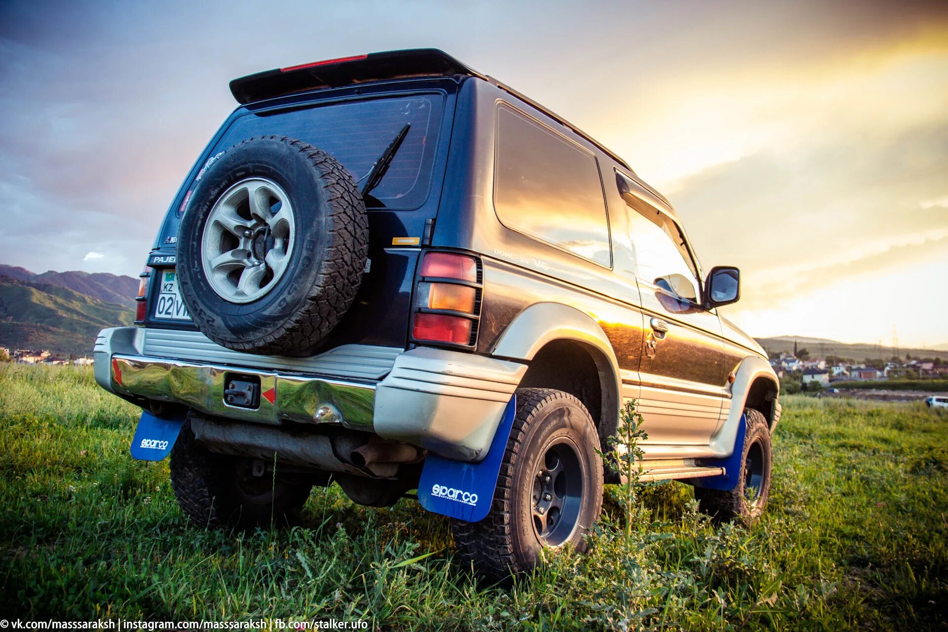 Mitsubishi Pajero 1995. Митсубиси Паджеро 2. Mitsubishi Pajero, 1995 3.5. Митсубиси Паджеро 1995.