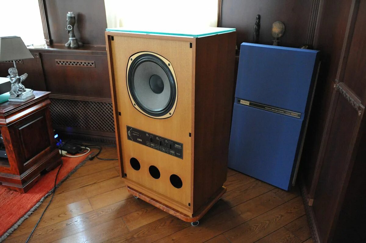 Tannoy super Red Monitor 10b. Tannoy Red Monitor 15. Tannoy Gold 15. Tannoy Gold 5.