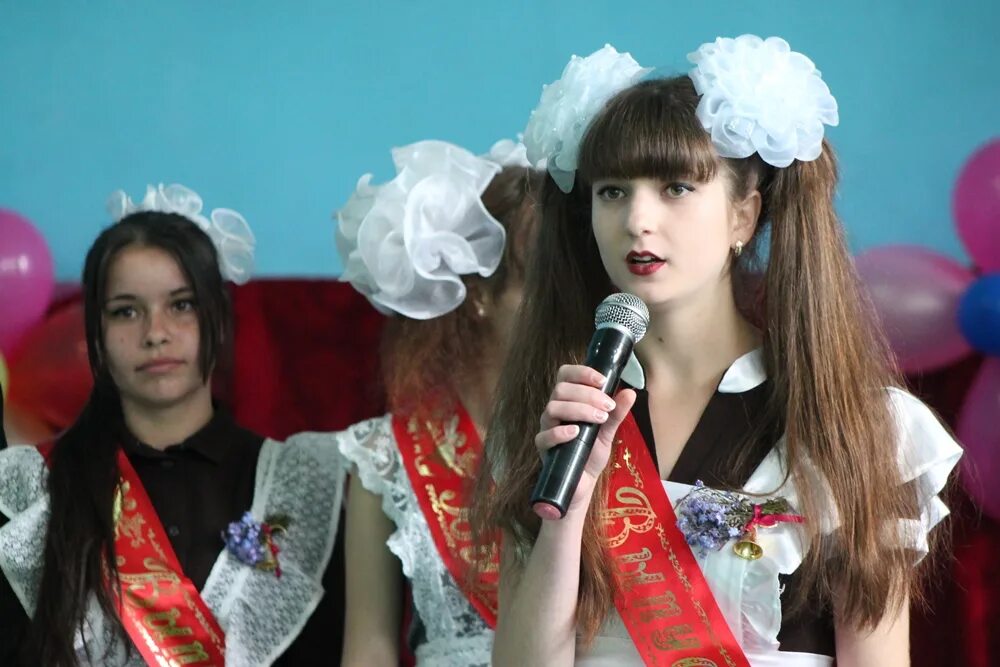 Школа 2 мостовской краснодарский край. Учителя школы 1 мостовского. Посёлок мостовской 2 школа. Школа 28 мостовской директор. Сош 1 мостовской.