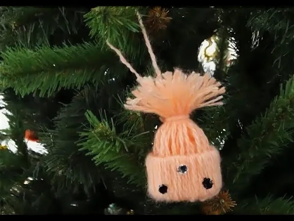 Новогодняя игрушка шапочка. Шапочка на елку. Шапочки на елку. Шапочки на елку. Шапочка на елку.