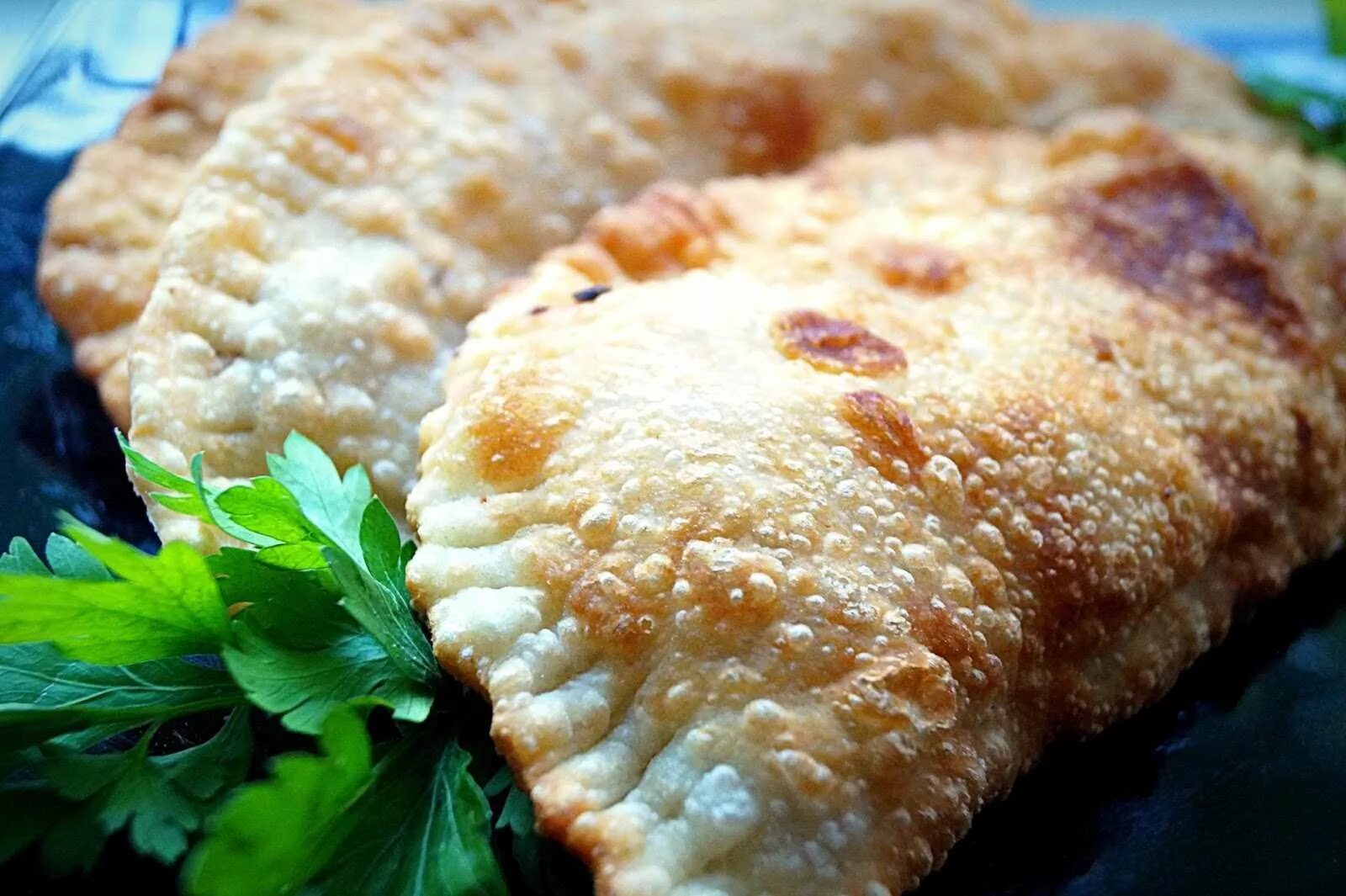 Рецепт сочных чебуреков с мясом. Чебуреки. сочный чебурек. чебуреки домашние. чебуреки с мясом.