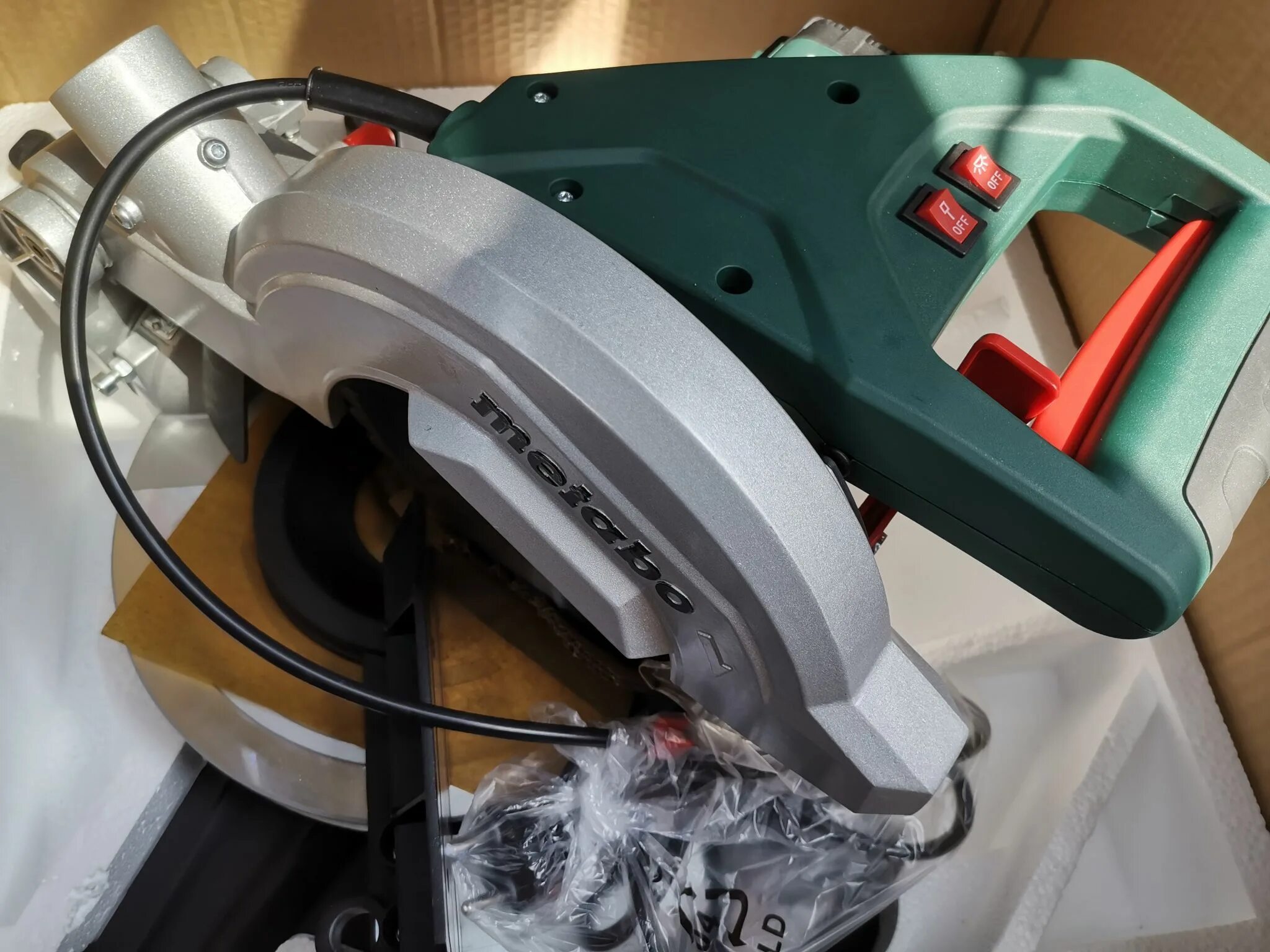 Купить metabo 216 m. Metabo KS 216 M Lasercut 619216000. Пила торцовочная Metabo ks216m. Торцовочная пила Метабо КС 216. Metabo KS 216 M Lasercut.