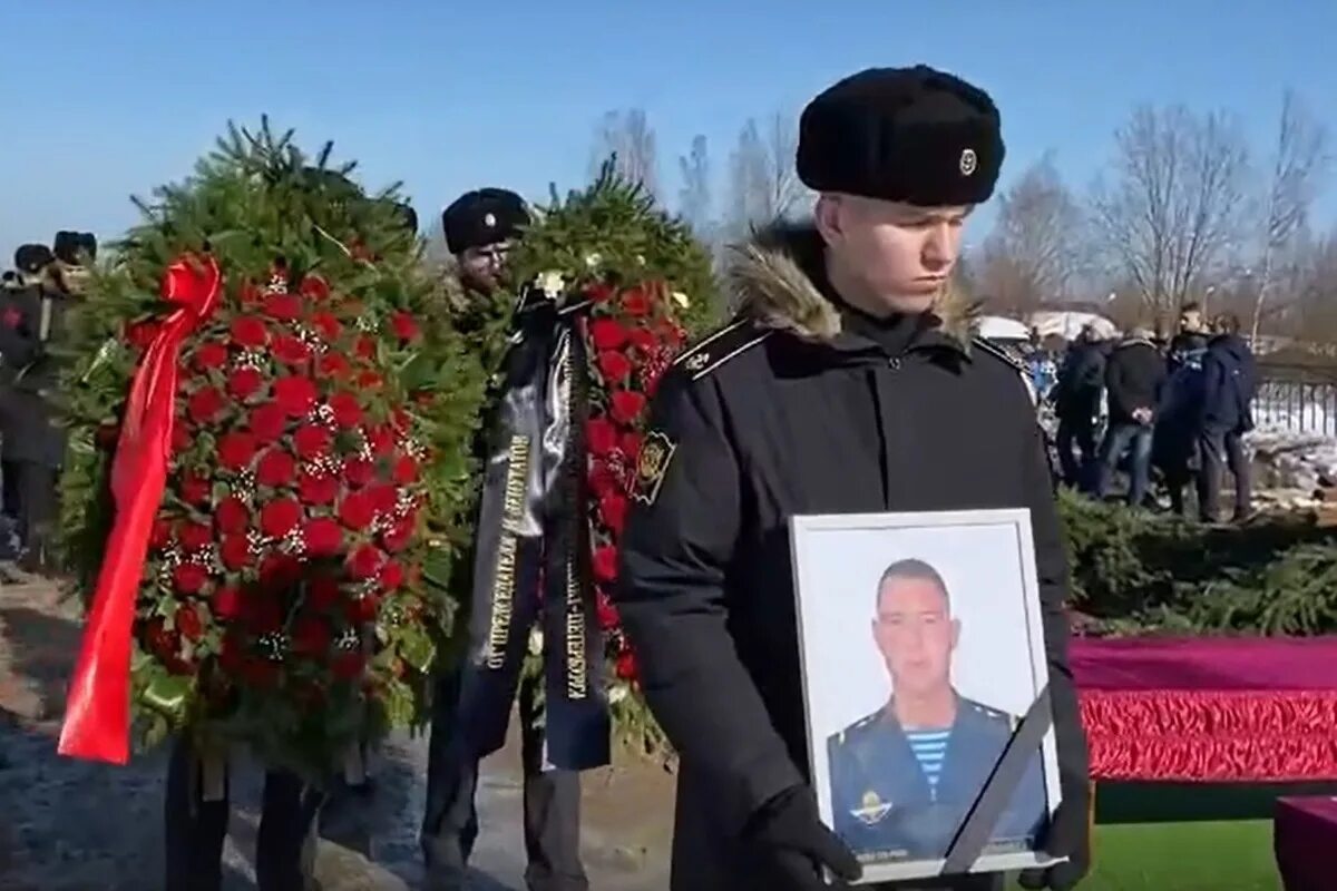 Герой гибнет. Похороны военнослужащего.