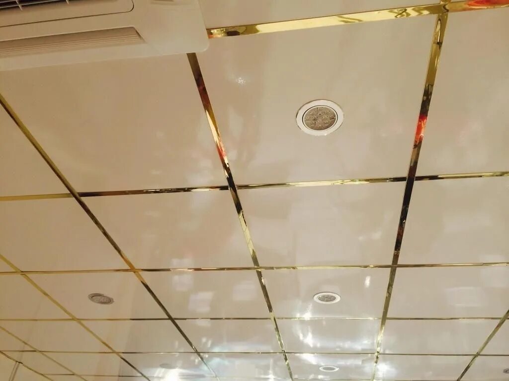 Зеркальный потолок армстронг кассетный албес 600x600. Потолок армстронг 1200х600. Реечный потолок цесал. Потолочные панели mdf. Потолок реечный cesal c02 металлик серебристый.