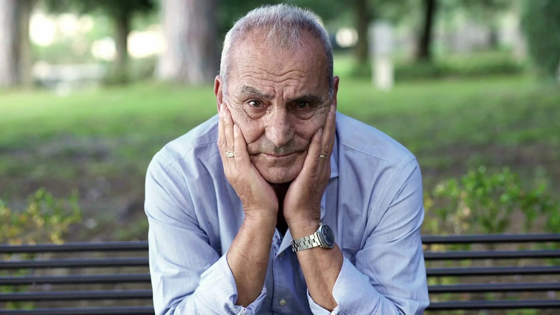 Счастливые пожилые. Пожилые люди. Одинокая пенсионерка. Питание пожилых. Пенсионеры в возрасте 70 лет.