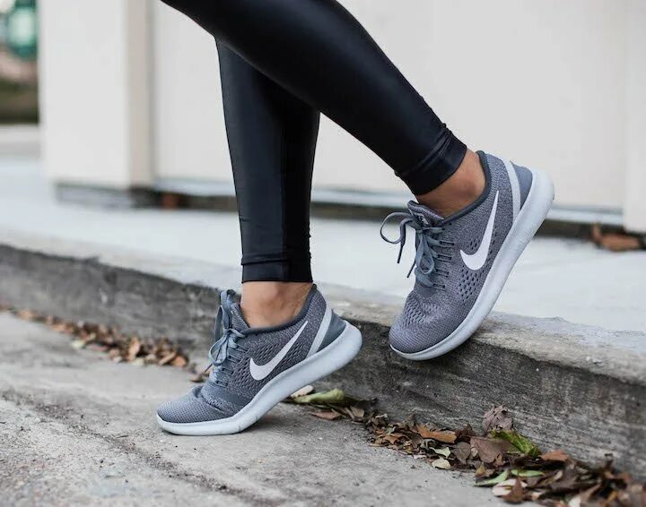 Nike Run Shoes. Nike Running Shoes 2021. Grey Nike Sneakers. Кроссовки для повседневной носки женские.