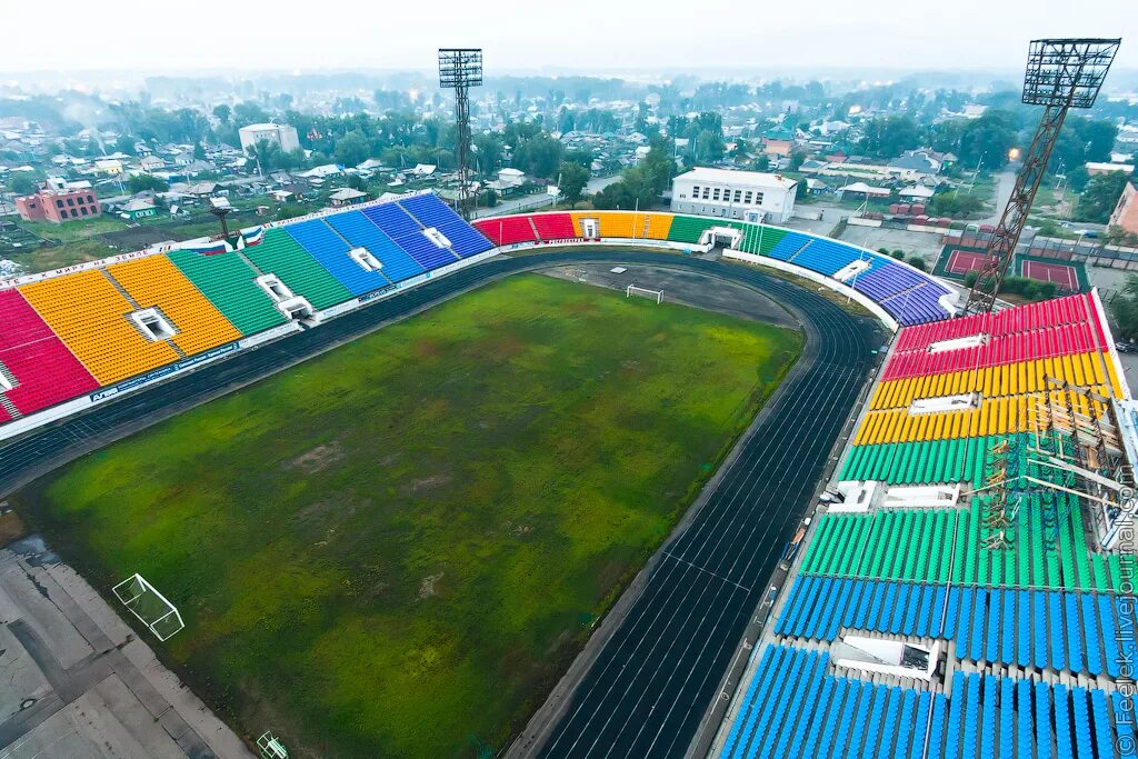 спорт хакасии. стадион булакина абакан. зона отдыха абакан 2022. стадион саяны абакан вместимость. поле абакан.