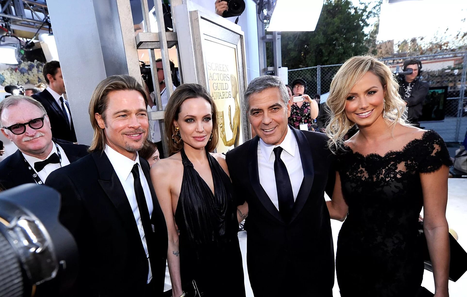 Brad Pitt and George Clooney. Знаменитость. Фото знаменитостей. Звезды вместе. Зарубежный шоу бизнес