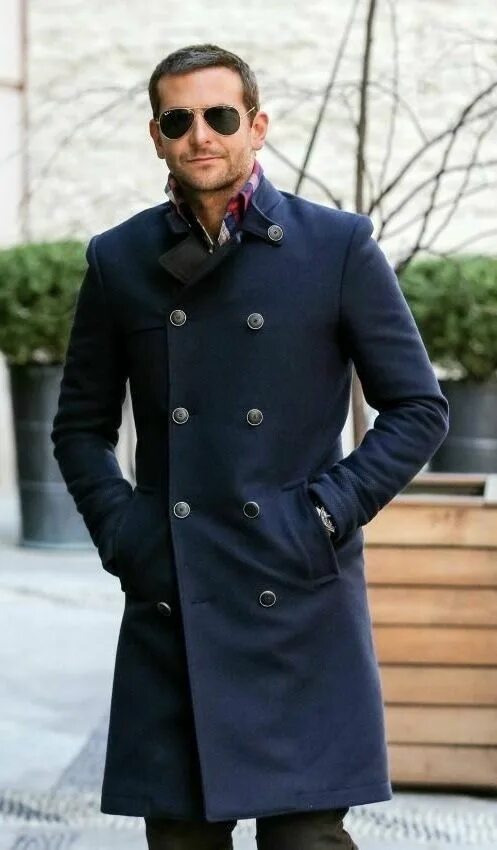The overcoat. Пальто кэмел мужское. Пиджак оверсайз женский стрит стайл. Пальто мужское. Брэдли купер в пальто.
