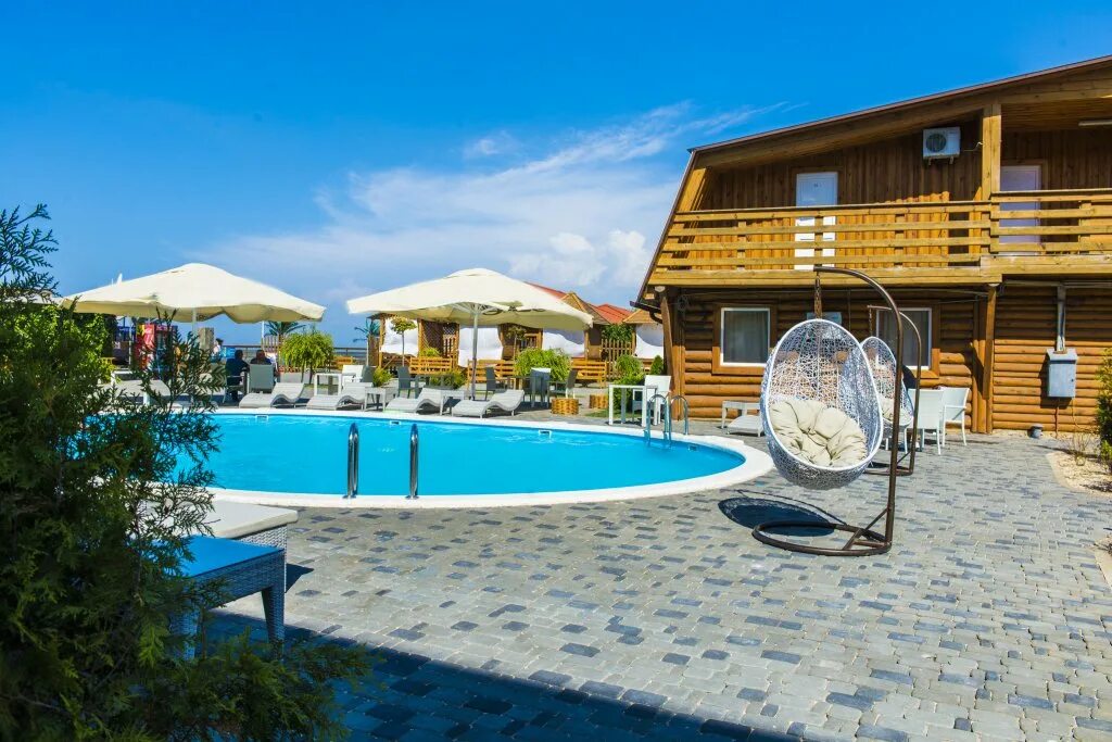 Голубицкая отели на берегу. Гостиничный комплекс familysparesort голубицкая. голубицкая спа ресорт фэмили. family spa resort голубицкая. уют тамани 2025.