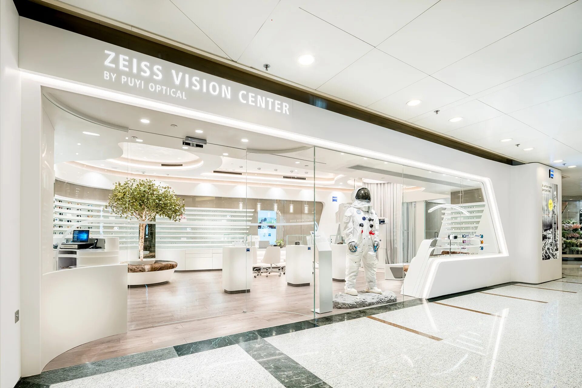 Zeiss vision center. Центр видение. Аджна третий глаз. Zeiss vision center, москва. Zeiss vision center персонал.