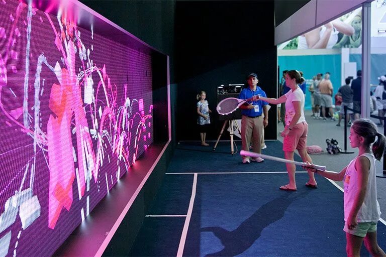 Интерактивные развлечения. Интерактивный дизайн. Инсталляция теннис. Инсталляцией «теннисистка».