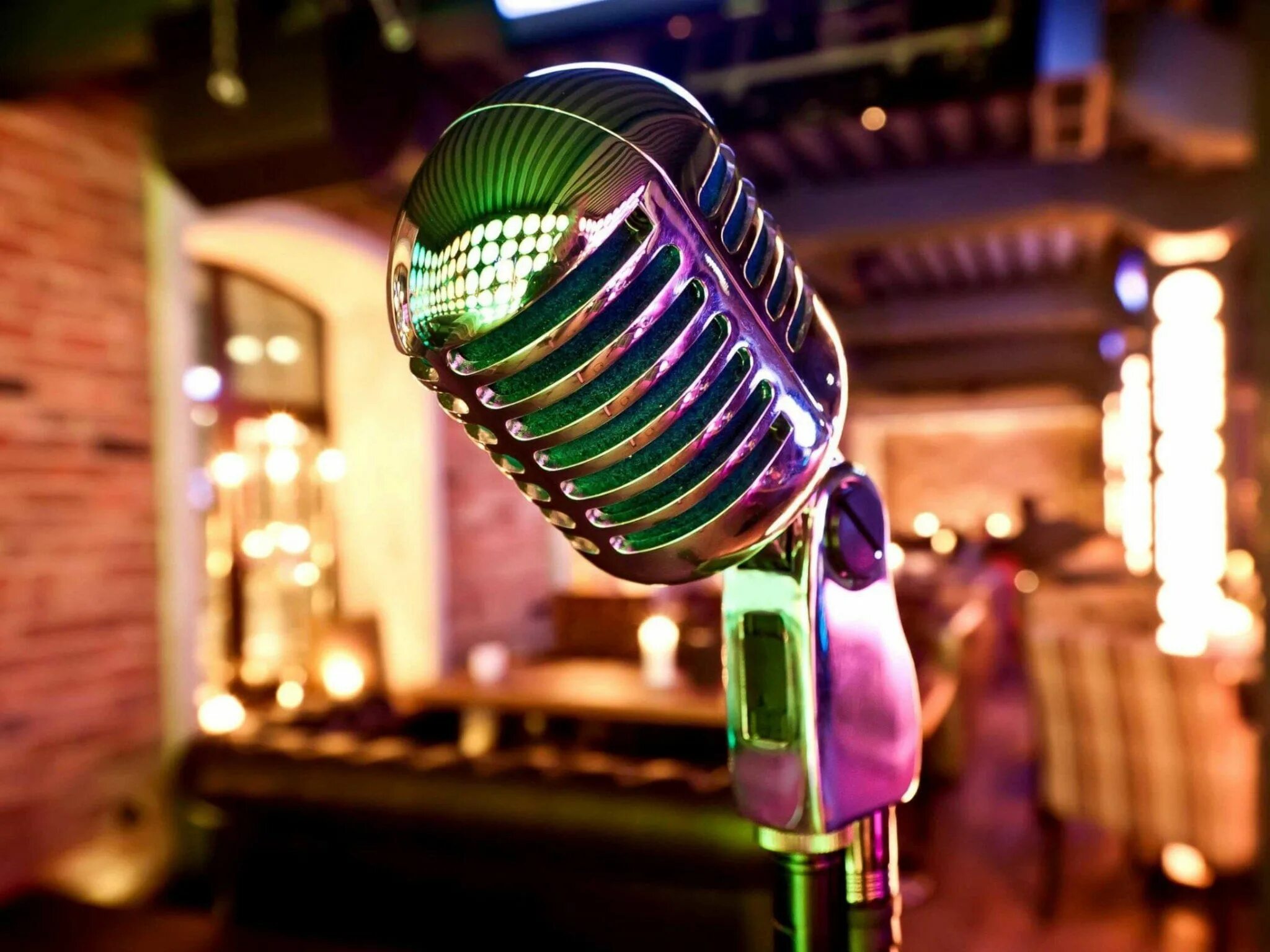 Спой вечернюю. Караоке бар. Караоке бар микрофон. Микрофон красивый. Живая музыка в ресторане.