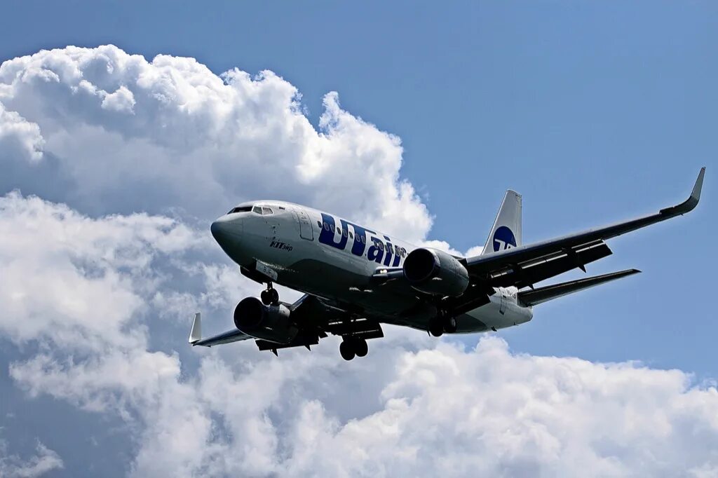 Самолёта авиакомпании ют аир. Боинг 737 100 ютэйр. Рейс ютэйр самолеты. Самолёт боинг 737-800 ютэйр. Boeing 737-800 ютэйр.