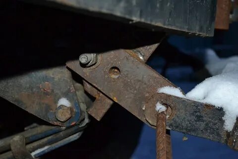 Кронштейн крепления отвала