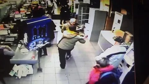 Видео охранник воровку