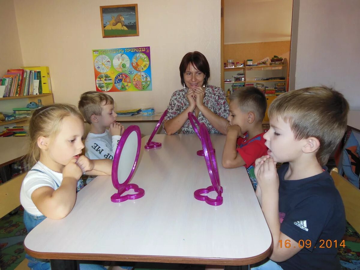 дети на занятии в детском саду. занятия для дошкольников. занятия по логопедии. занятия для дошкольников. я работаю в детском саду.