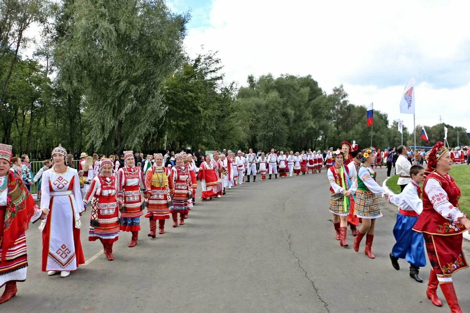 Дружба народов россии. День дружбы народов Самара. День дружбы народов Самарской области. Праздник дружбы народов. Фестиваль дружбы народов.