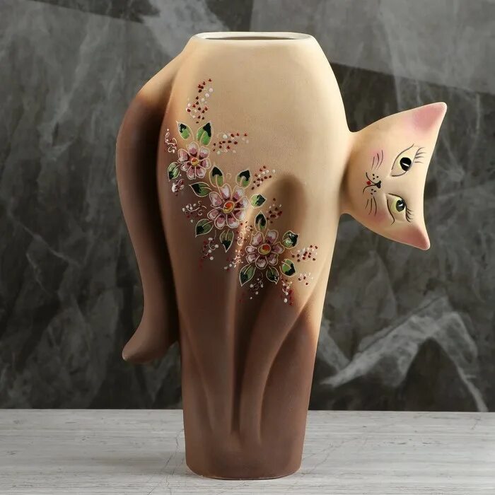Ваза необычной формы. Необычные керамические вазы. Ваза в виде кошки. Вазы в виде животных.