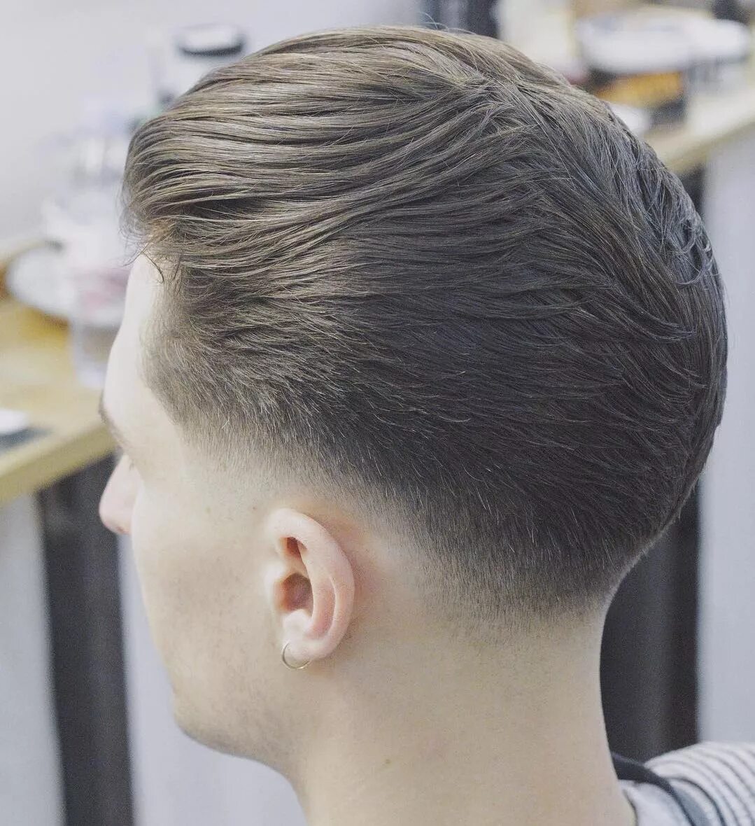 Low taper fade. Фейд стрижка. Стрижка фейд андеркат. Стрижка фейд (Fade). Лоу фейд стрижка.