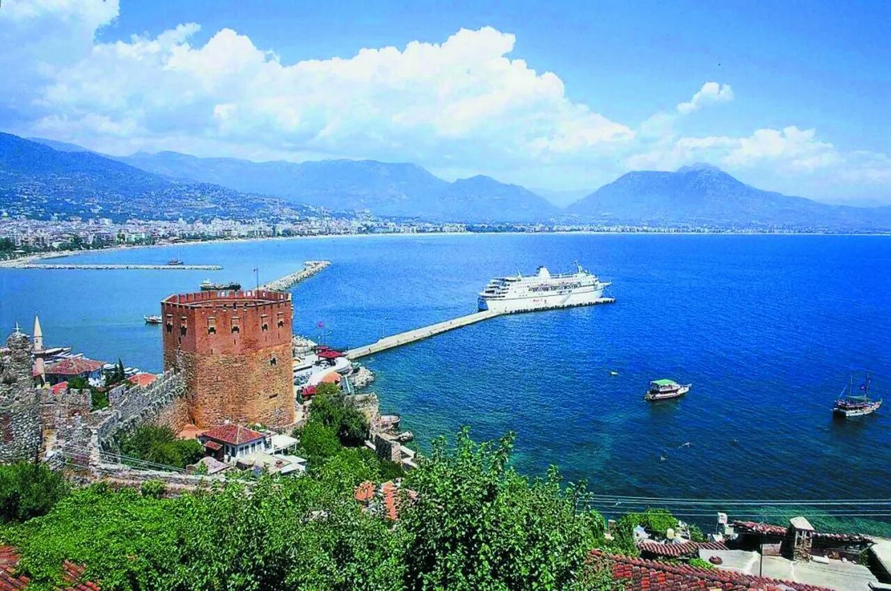 Сайт аланья турция. Алания Turkey. Аланья город. Крепость в Алании Турция. Стамбул Аланья.