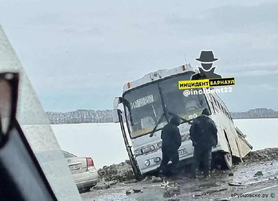Происшествия барнаул за неделю 2023. Происшествия барнаул за неделю 2023. Девочки на трассе. Барнаул инцидент 22манишин. Аварии петропавловская декабрь 2022.