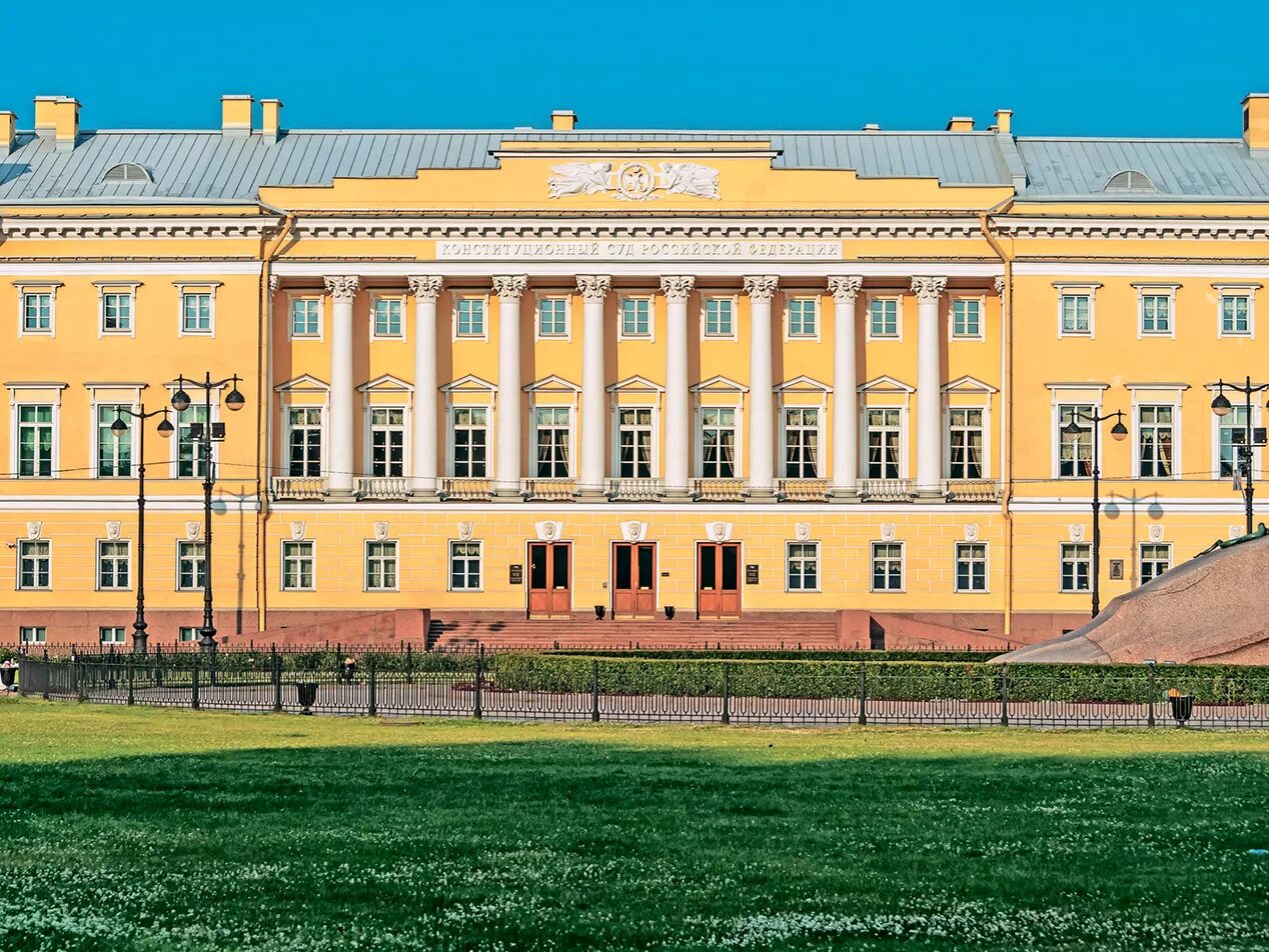 Судно сената. Здание конституционного суда в санкт-петербурге внутри. Сенатский дворец в петербурге. Конституционный суд рф санкт-петербург. Конституционный суд рф в питере.