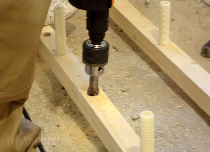 Регулируемый пол на лагах на анкерах. Регулируемая фанера для пола. Укладка лаг для пола. Крепеж под лаги 50х150. Регулируемый болт пола 100х24мм.