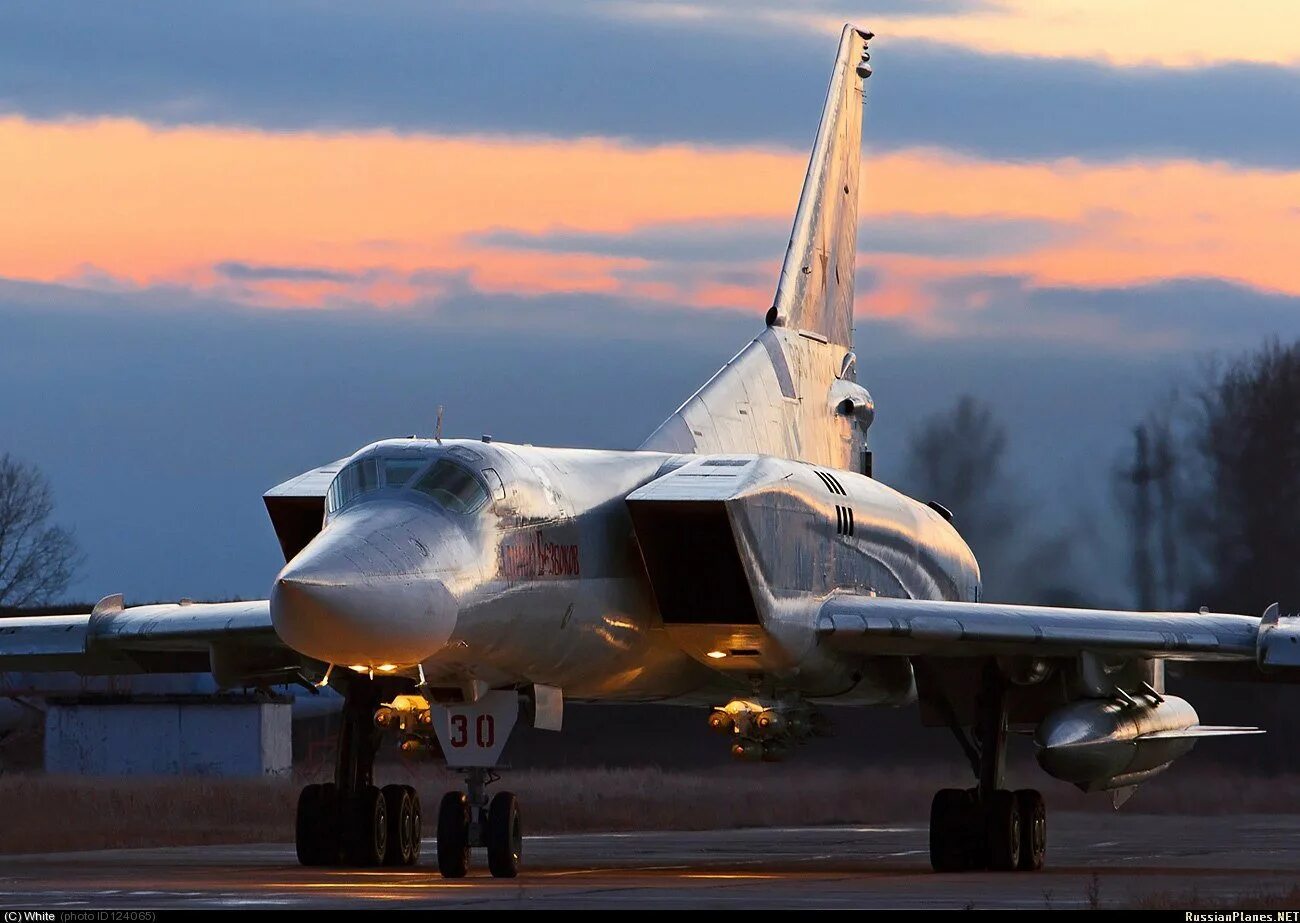Самолет ту 22 м фото. Ту-22м3. Самолёт ту-22м3. Ту-22м3 сверхзвуковой самолёт. Ту 22м3 Бэкфайр.