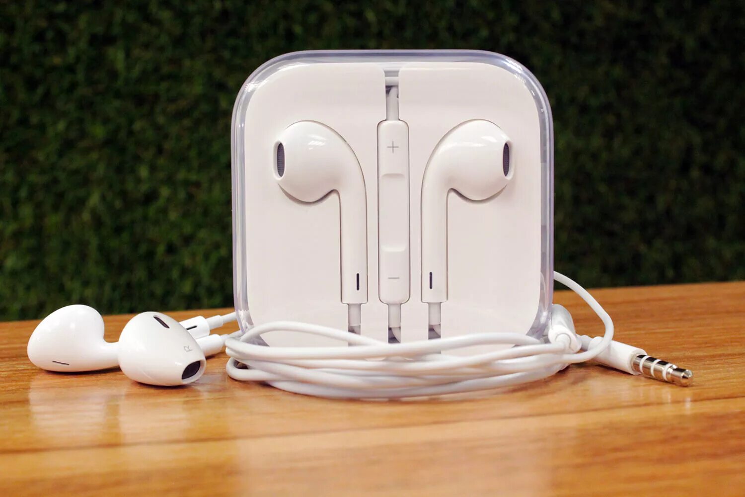 Какие наушники для айфона. Apple Earpods 3.5 mm. Наушники Apple Earpods 3. Наушники Apple проводные 3.5. Наушники Apple Earpods 5.