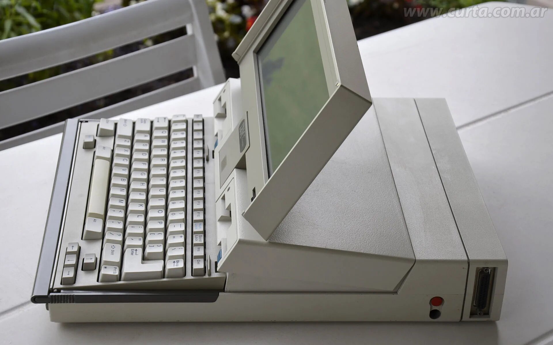 IBM PC Convertible (IBM 5140). 1986: IBM PC Convertible. Ноутбук IBM 1986. IBM ПК 2004.