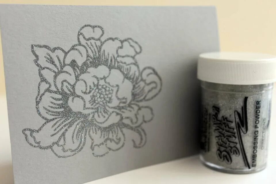 Эмбоссинг это. Эмбоссинг это. Эмбоссинга скрапбукинга. Пудра для эмбоссинга scrapberry's. Тиснение в скрапбукинге.