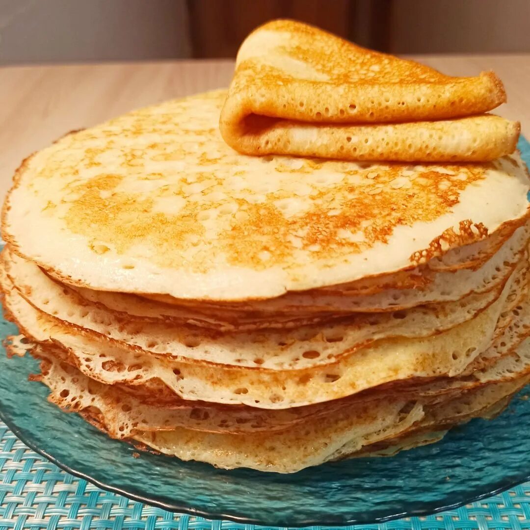 Блинчики с сухими дрожжами. Мордовские блины на пшенке. Дрожжевые блины. Пышные дрожжевые блины.