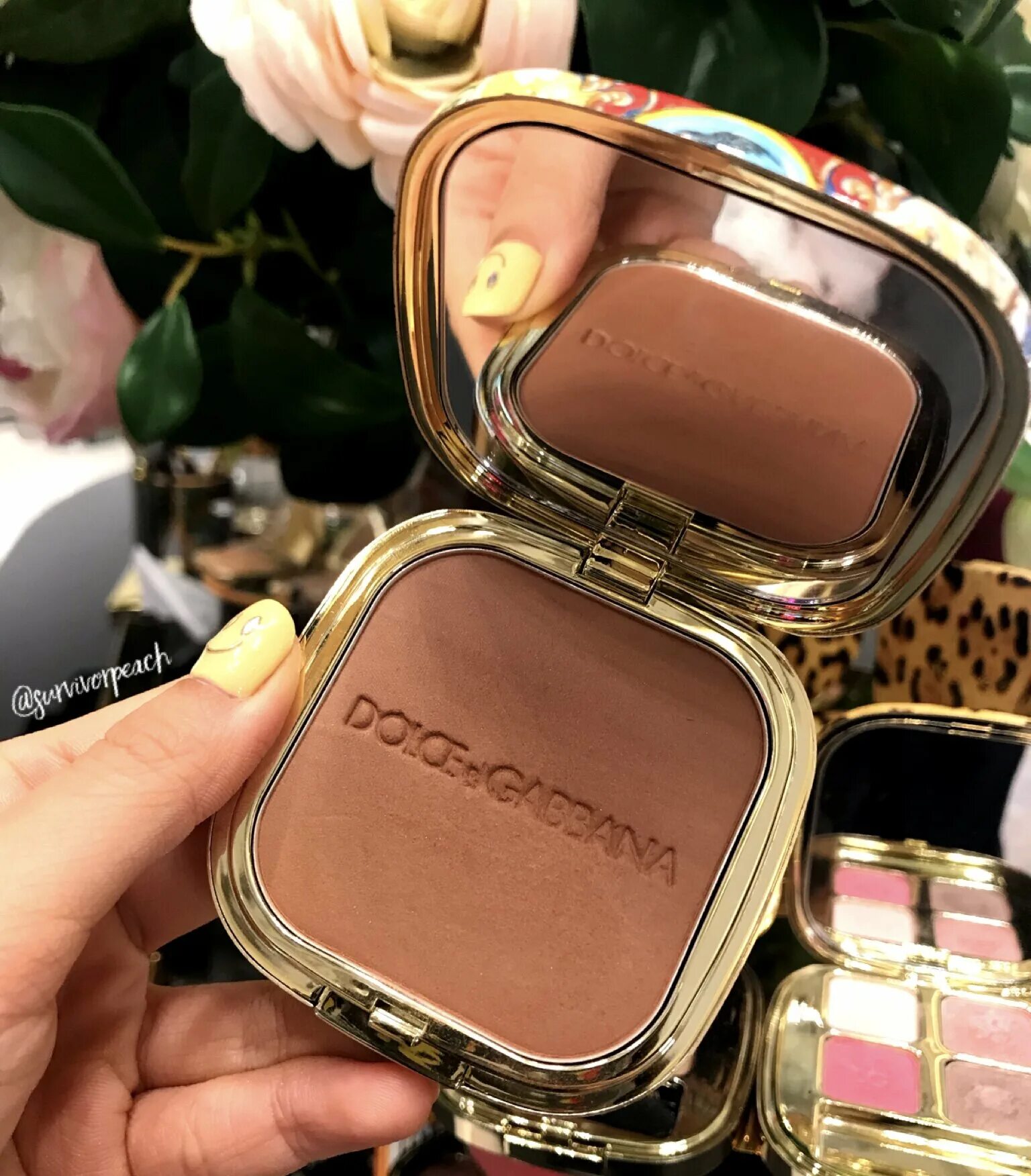 Dolce blush. Dolce Gabbana бронзер. Бронзер Дольче Габбана. Дольче Габбана Солар Глоу бронзер. Румяна Дольче Габбана.